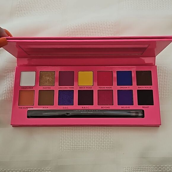 HP Alyssa Edwards Anastasia Beverly Hills 14 Shades Eyeshadow Palette Purple - Picture 10 of 16